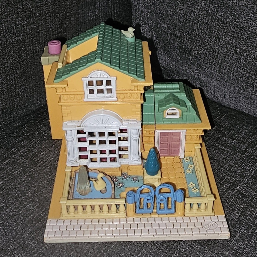 1994 Polly Pocket Light-Up Hotel